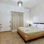Krinis Next The Old Harbour Apartment *