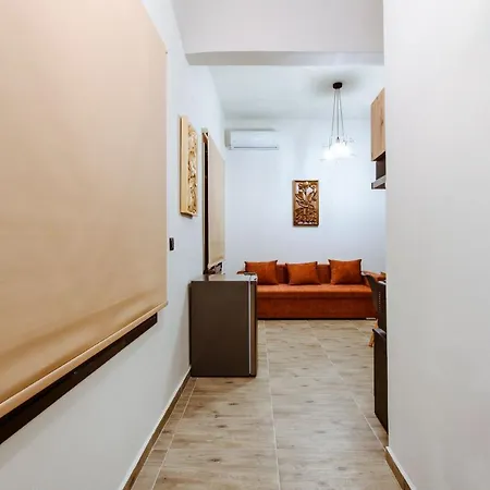 Krinis Next The Old Harbour 하니아