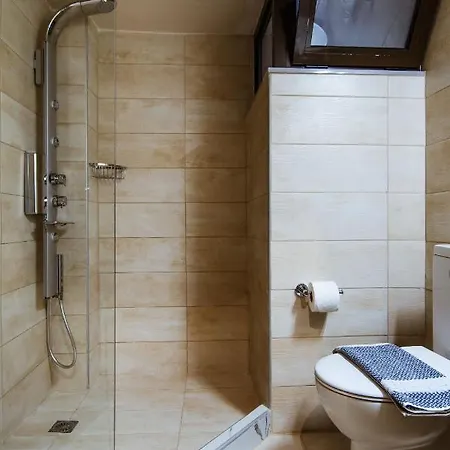 Krinis Next The Old Harbour 아파트 하니아