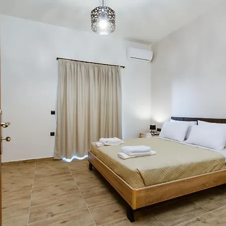 Krinis Next The Old Harbour Apartment *