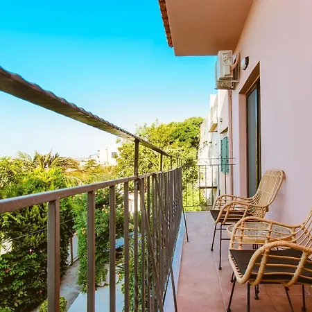 Krinis Next The Old Harbour 아파트 하니아