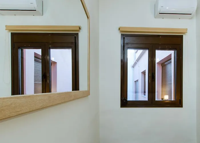 Krinis Next The Old Harbour * Chania (Crete)