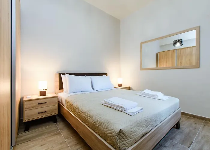 Krinis Next The Old Harbour Apartment