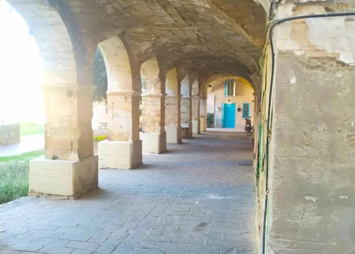 Krinis Next The Old Harbour Apartment